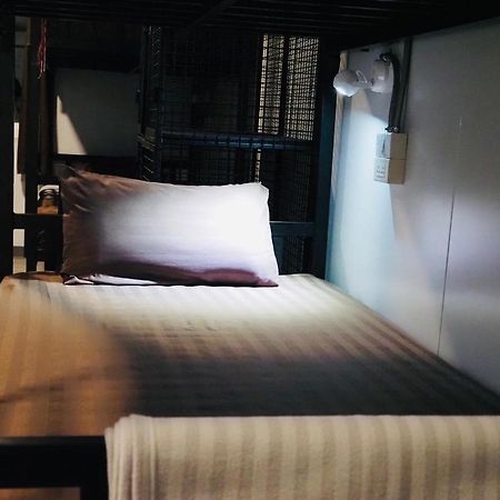 Wild Ones Hostel Bangkok Bagian luar foto