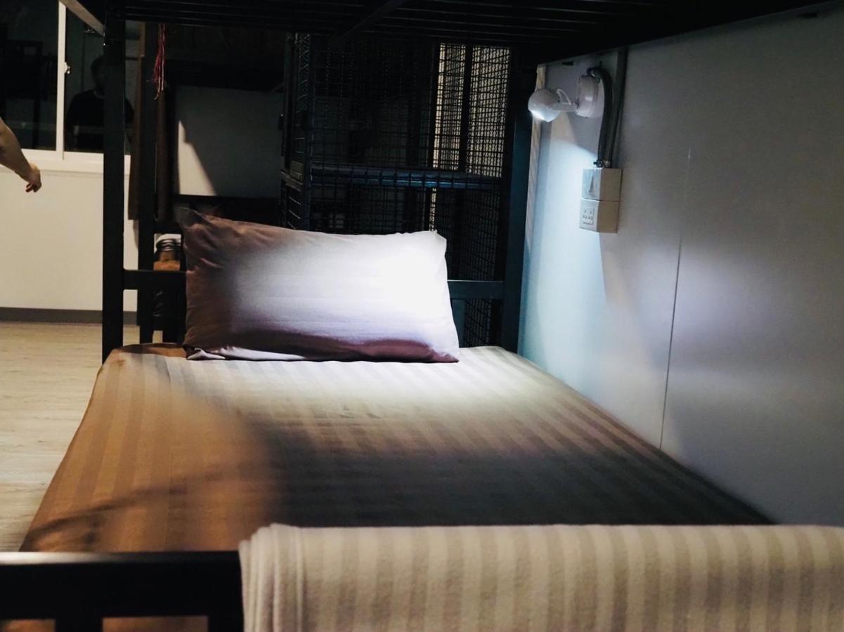 Wild Ones Hostel Bangkok Bagian luar foto