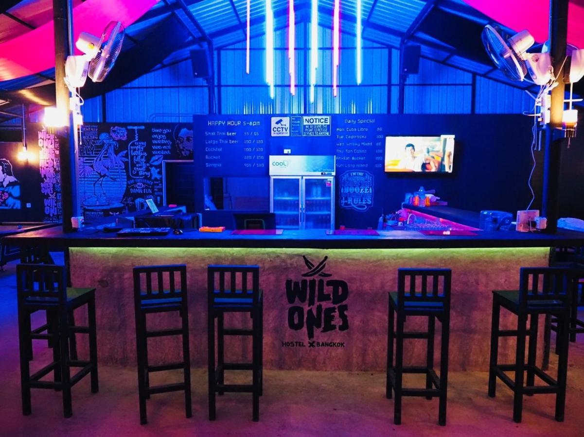 Wild Ones Hostel Bangkok Bagian luar foto