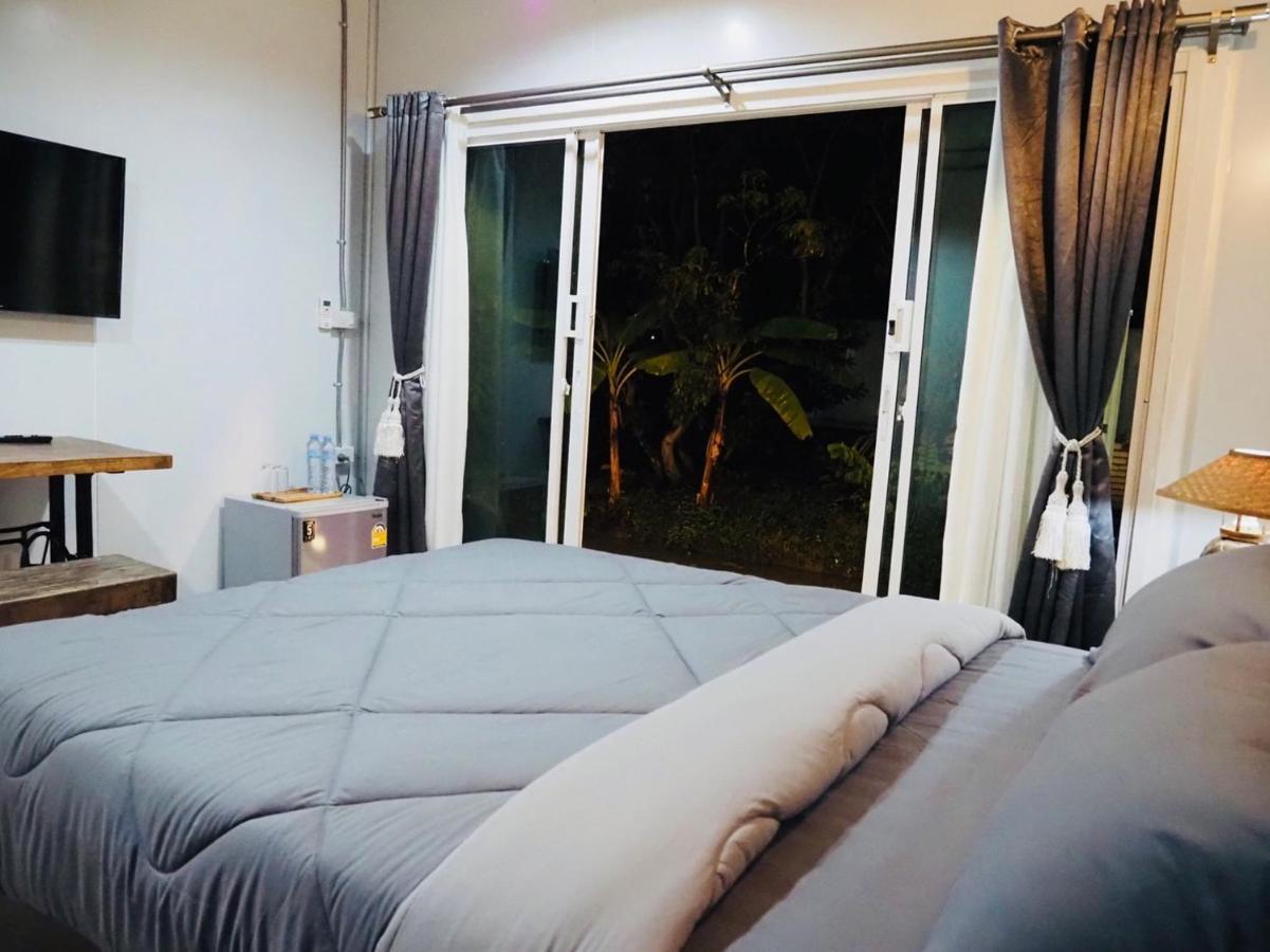Wild Ones Hostel Bangkok Bagian luar foto