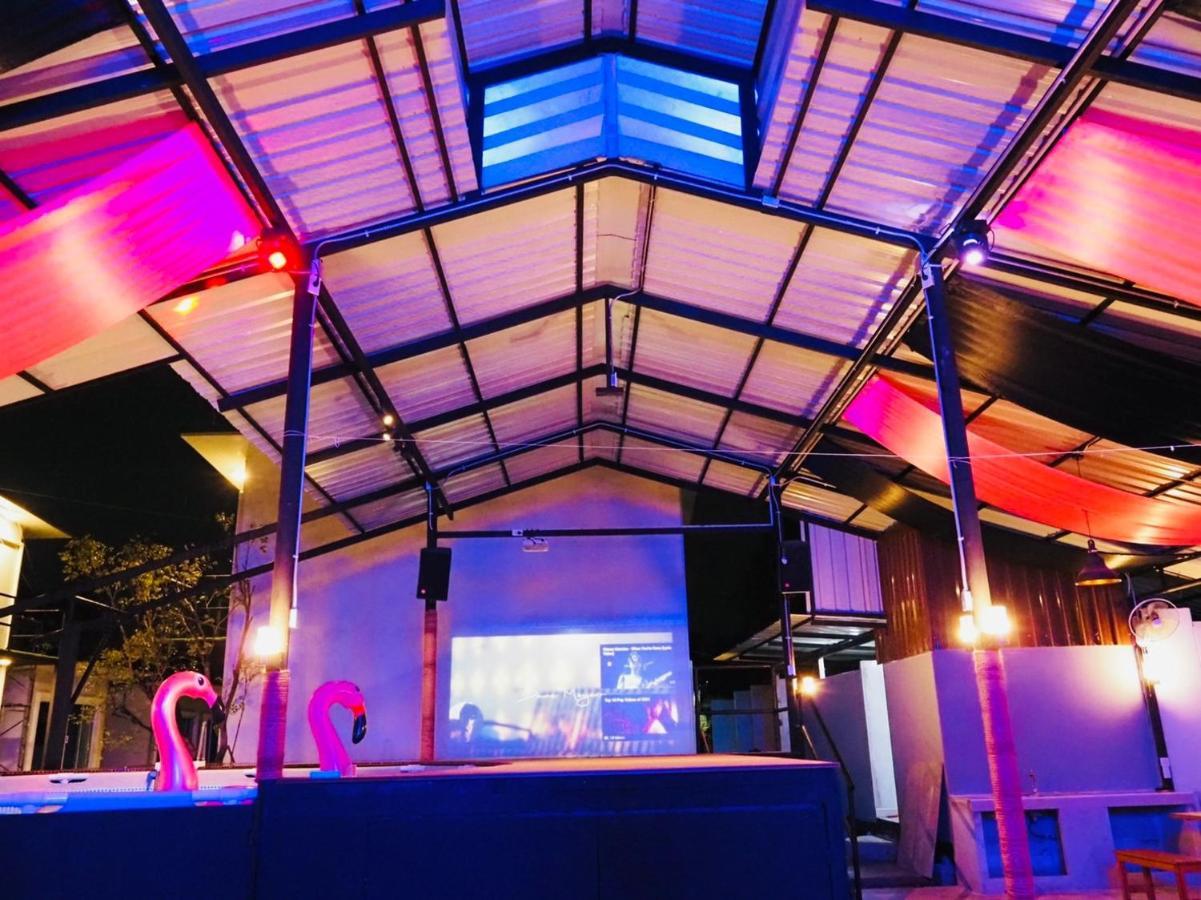 Wild Ones Hostel Bangkok Bagian luar foto