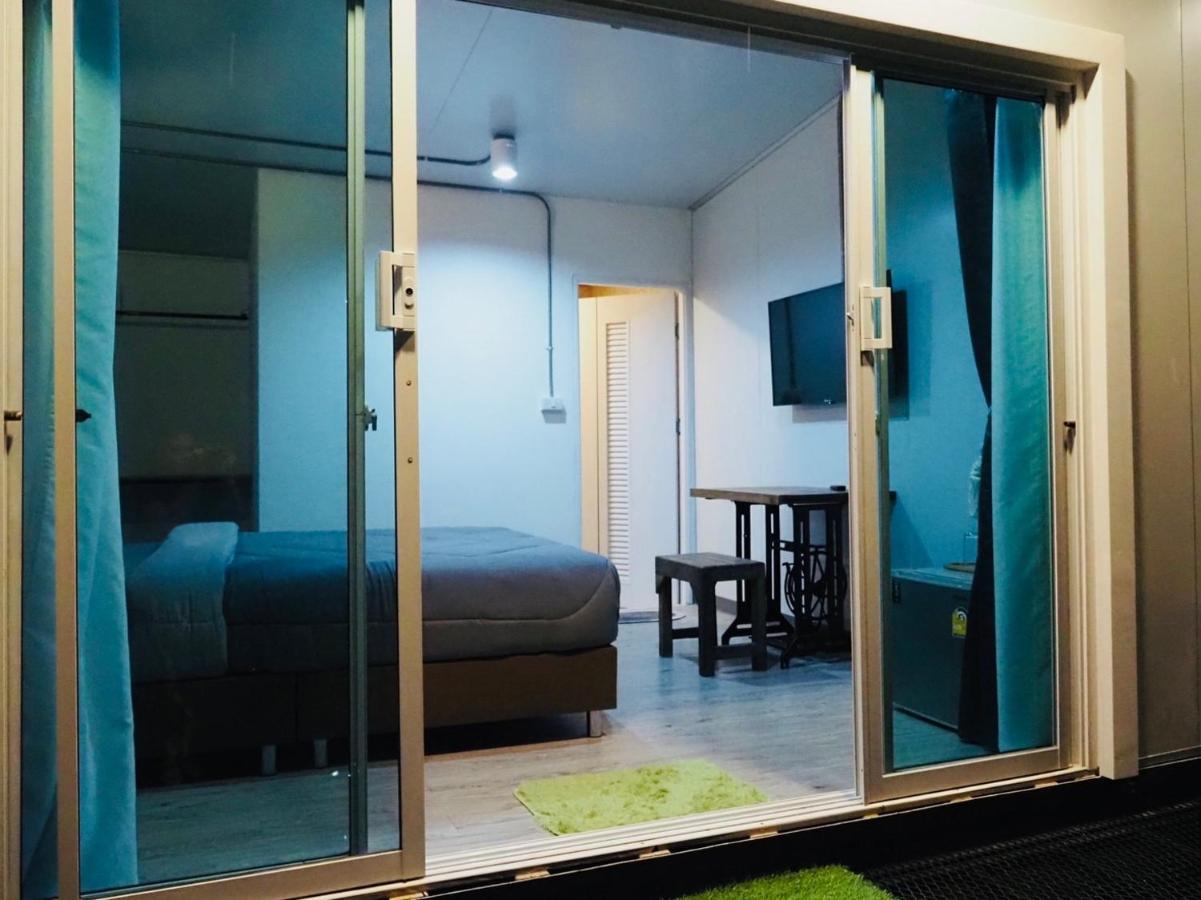 Wild Ones Hostel Bangkok Bagian luar foto