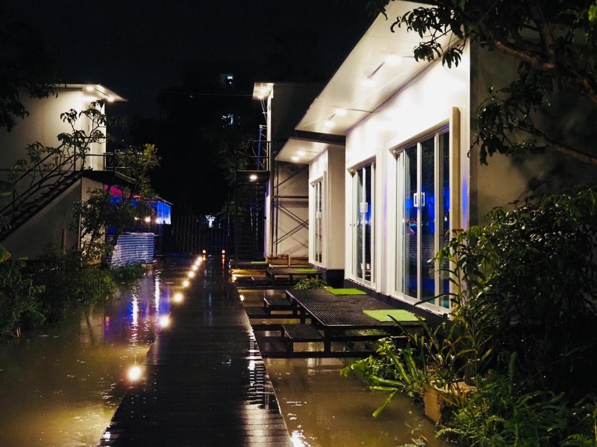 Wild Ones Hostel Bangkok Bagian luar foto